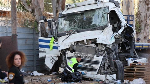 Israele, camion contro passanti a Tel Aviv: un morto